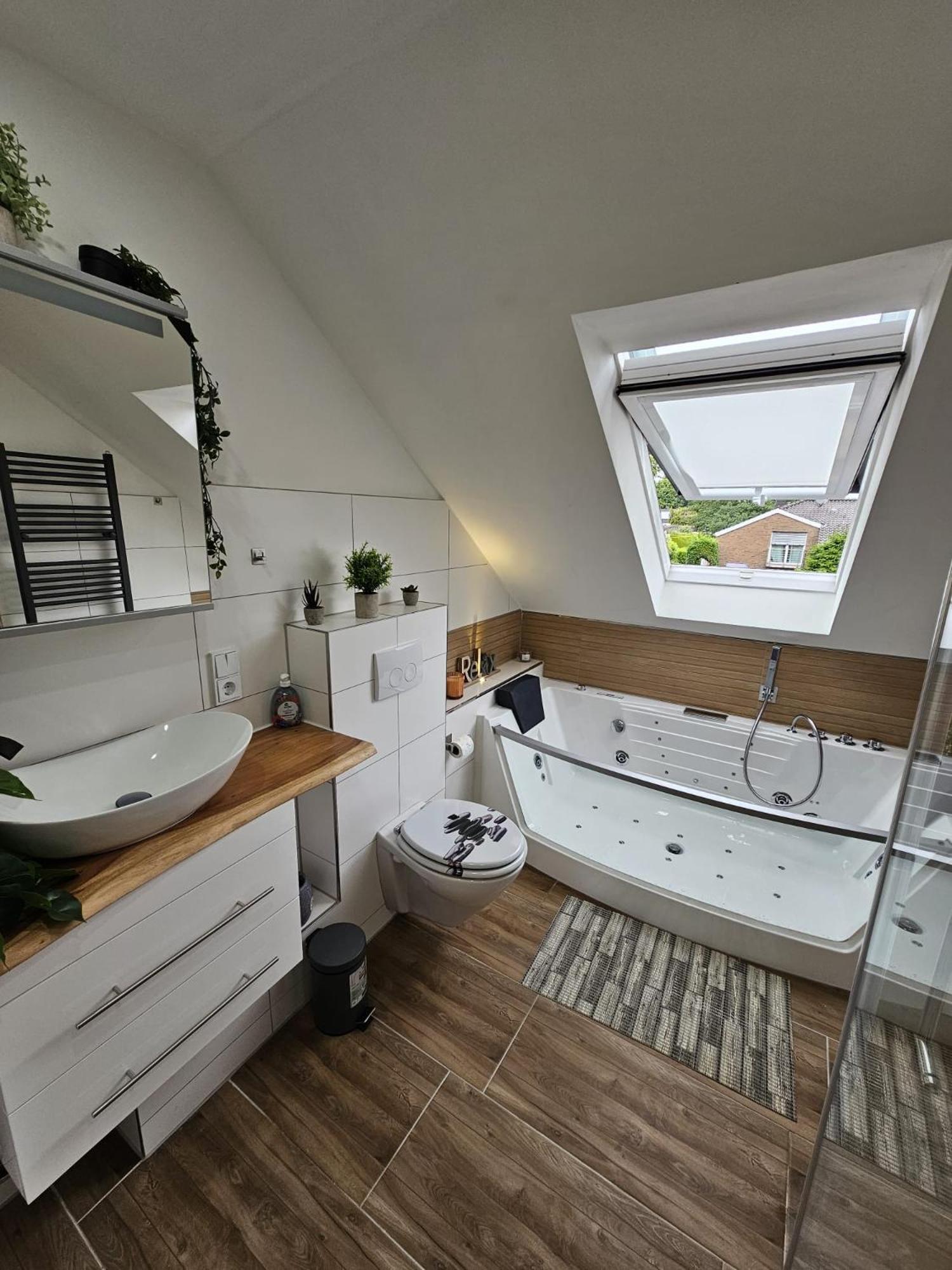 Tautraum Mit Whirlpool Und Gruenem Ausblick *