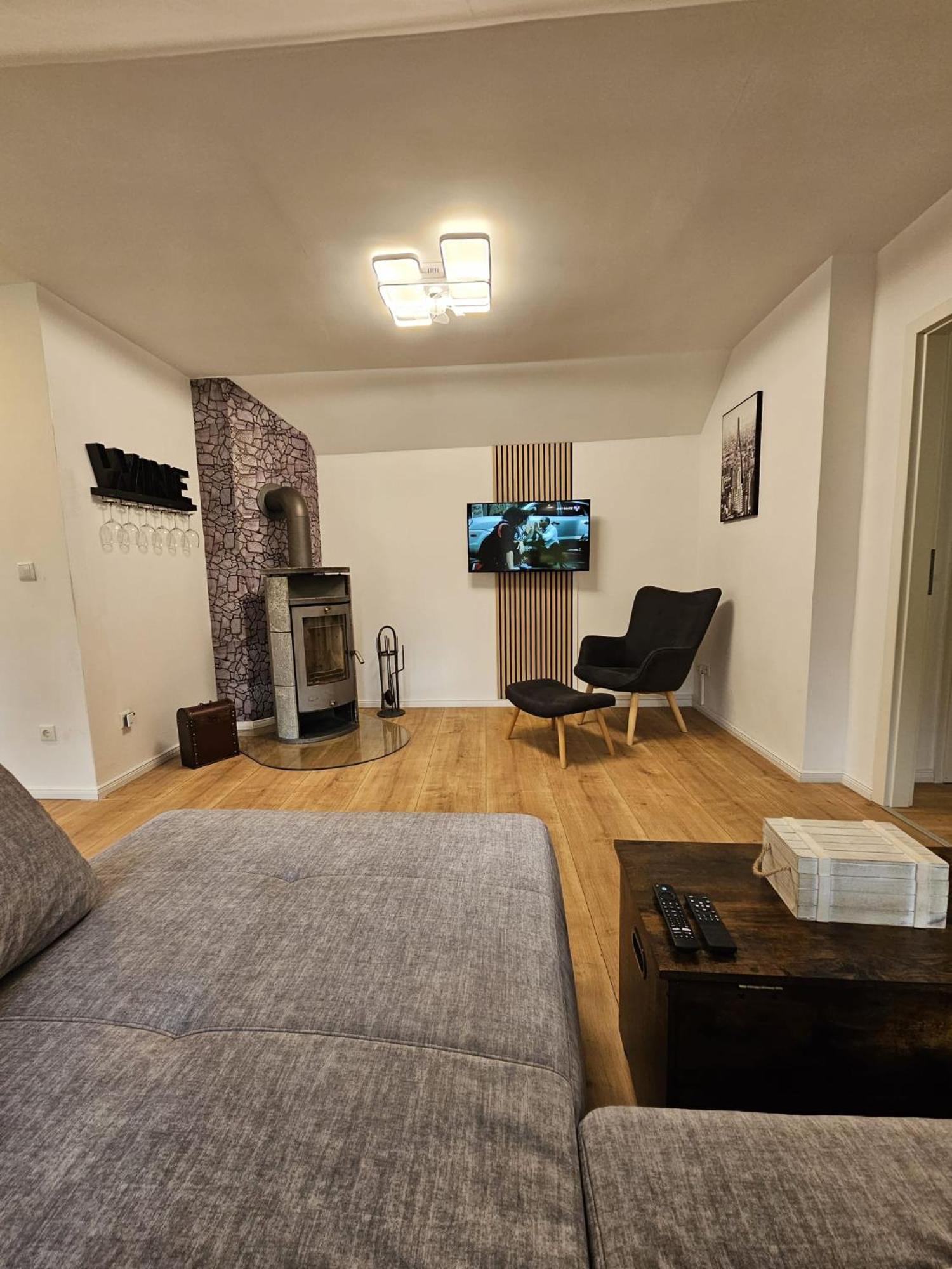 Tautraum Mit Whirlpool Und Gruenem Ausblick Apartment Wilhelmshaven
