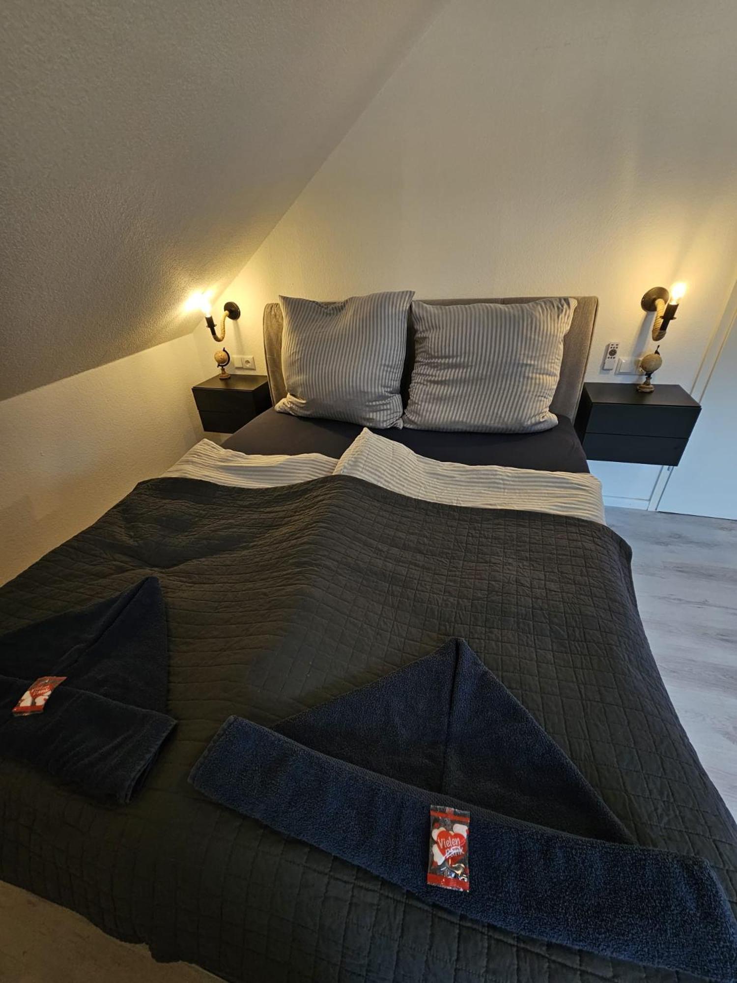 Tautraum Mit Whirlpool Und Gruenem Ausblick Apartment Wilhelmshaven